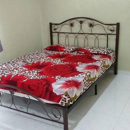 Homestay Mimie Gemas エクステリア 写真
